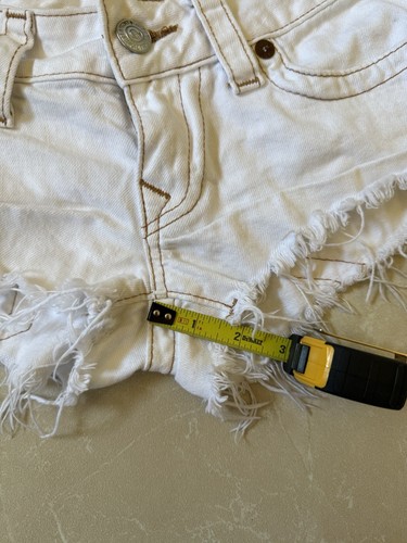 True Religion Shorts Women 27 Cut Off White Denim 2" Inseam Distressed 90s Y2K - Picture 2 of 7