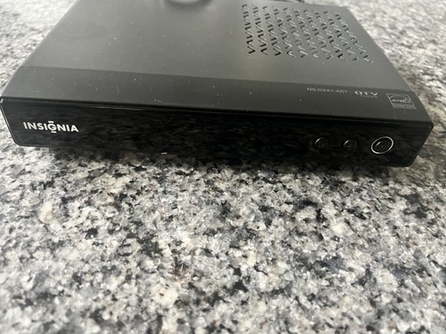 Caja convertidor de TV digital a analógica Insignia NS-DXA1-APT (sin control remoto) - Imagen 3 de 7