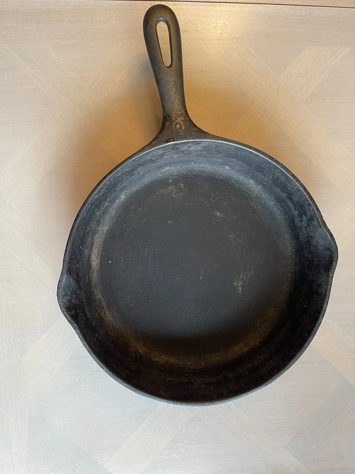 Vintage Unmarked No 8 Cast Iron Skillet 10.5” 2 Spouts USA