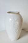 New ListingLenox Masterpiece Vase Iris Floral Embossed Ivory 24K Gold Trim 7.5" Vintage Usa