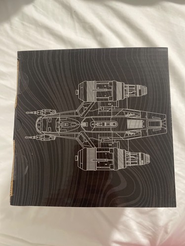 SDCC Exclusive Hot Wheels The MANDALORIAN Star Wars™ Razor Crest™ Starship 2022 - Picture 4 of 6