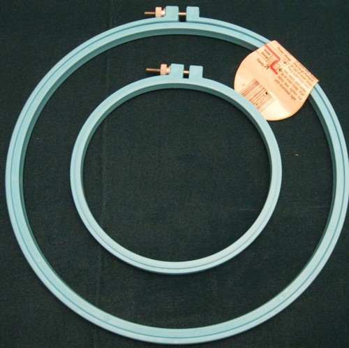 SUSAN BATES 10" DELUXE LUXITE EMBROIDERY HOOP WITH SUPER GRIP LIP BLUE PLUS 1 6" - Picture 2 of 5