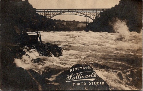 Postal publicitaria con impresión plateada de Remember Sullivan's Photo Studio - Imagen 1 de 2