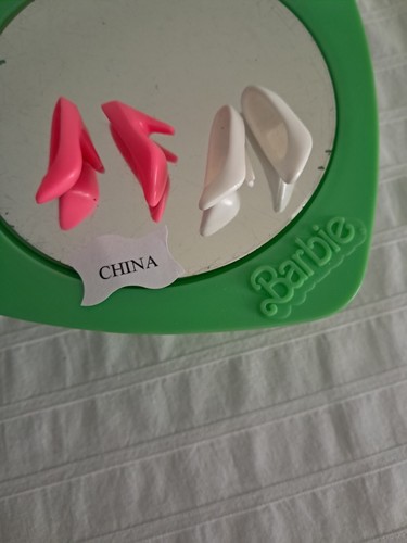 Anni '80 Coppia scarpe Pumps rosa fluo,bianche Barbie Mattel - Foto 5 di 6