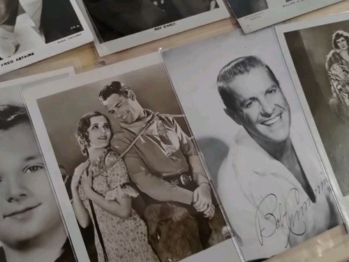12 VINTAGE HOLLYWOOD ACTOR POSTCARDS Lot #2 - Picture 4 of 6