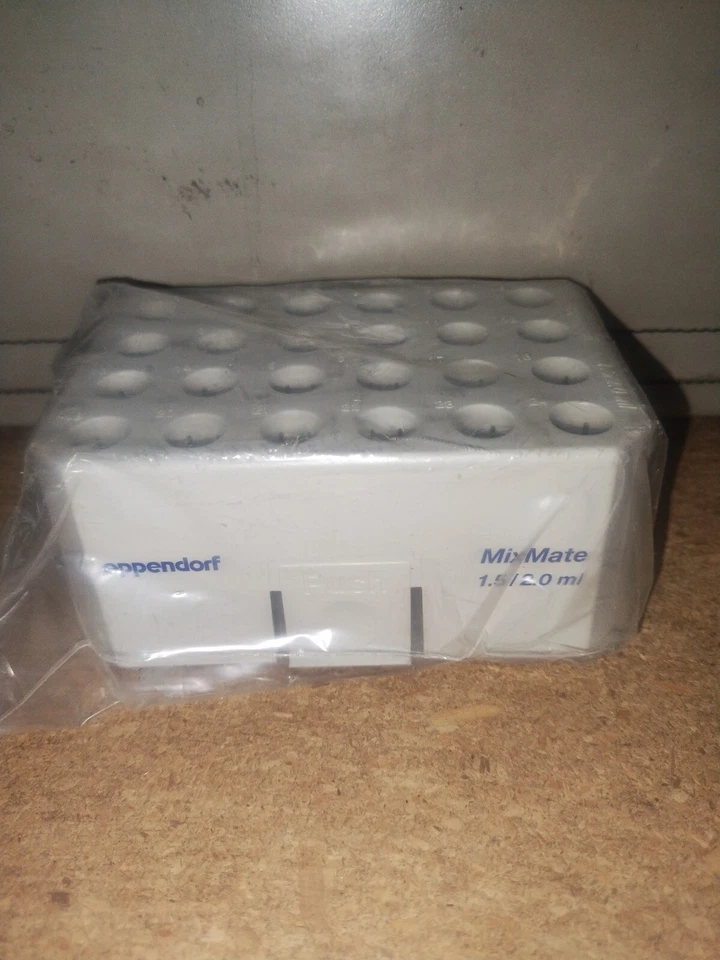 Soporte de tubo Eppendorf MixMate 1,5/2,0 ml 24 tubos (4 5/8 x 3 x 2 1/8") Foto 2 de 3