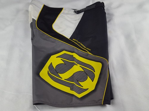 Pantalones cortos de tabla Jetpilot para hombre 36 negro amarillo moto acuática montar logotipo grande entrepierna de 11" - Imagen 5 de 10
