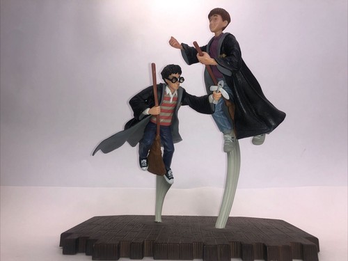 Vintage 2000 Harry Potter Ron Weasley Quidditch Warner Brothers Scene Figurine - Imagen 6 de 17