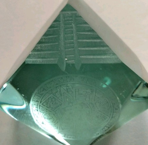 Myan Pyramide Glas Briefbeschwerer mit Myan Symbol Türkis 2 3/4" x 3 3/4"... - Bild 6 von 18