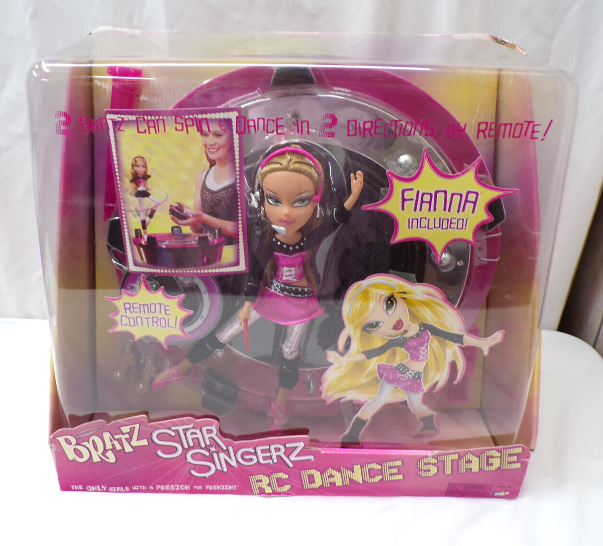 Twin Bratz 美容家電 ピンク Bratz Doll MGA Entertainment 2001 Pink & Black Hair Striped