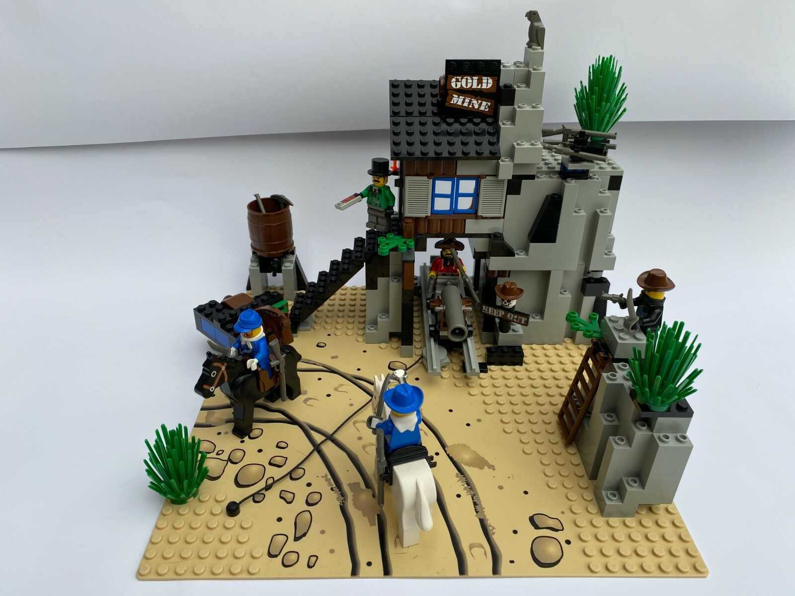Picture 11 of 40