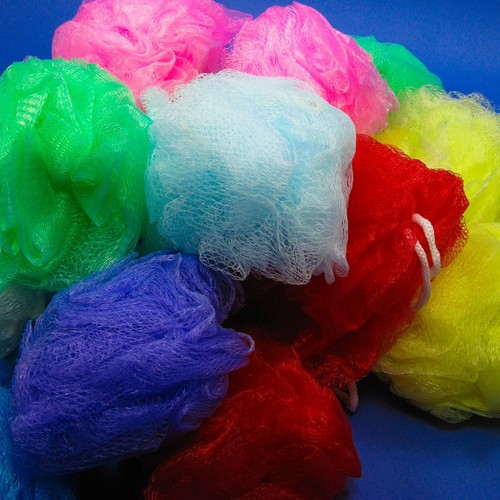 3 MESH SHOWER PUFFS EXFOLIATING BATHING CLEANING HANGING BATH WATER SOAP SCRUBBY - Picture 4 of 14