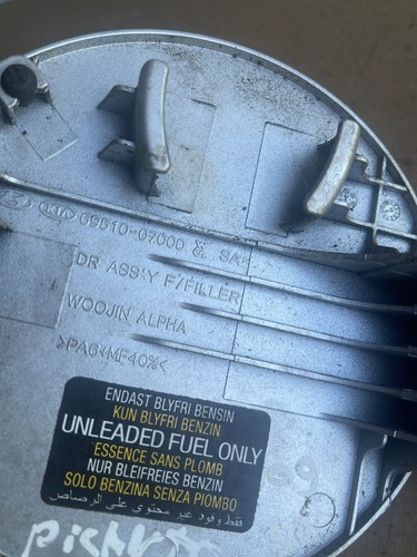 Cubierta de solapa de llenado de combustible blanca Kia Picanto SA (2004-2011) 69510-07000 - Imagen 5 de 5