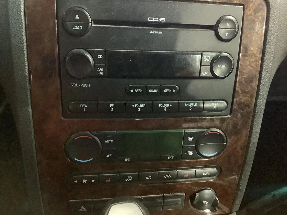 Used Washer Fluid Reservoir fits: 2006 Ford Five hundred includes pump Grade A - Image 3 of 4