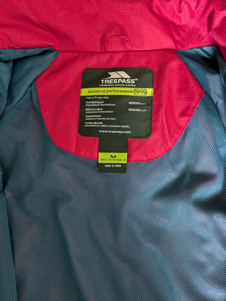 TRESPASS Impermeable Transpirable Con Capucha, Talla 12, Pecho 22" Rosa Oscuro, Buen Estado Foto 2 de 4