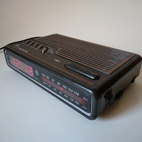 GE Alarm Clock Model: 7-4612B-AM/FM-Corded/Batt.Bkup.-1992-Tested Works-GD Cond. - Picture 5 of 15