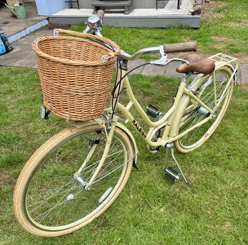 Ladies Raleigh Bike - Picture 2 of 4