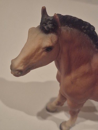 Figura de colección Breyer tradicional caballo CLYDESDALE POTRO 7,5" X 7,5" - Imagen 9 de 12