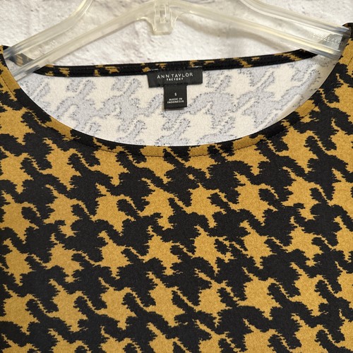 Ann Taylor Factory Gold & Black Houndstooth Pattern Scoop Neck Top Size Small - Picture 9 of 14