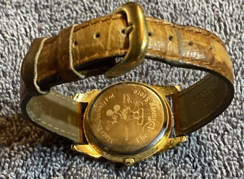 WorkingVintage 1990's Disney Store  Pooh and Friend Daydream Hunny Watch - Afbeelding 4 van 11