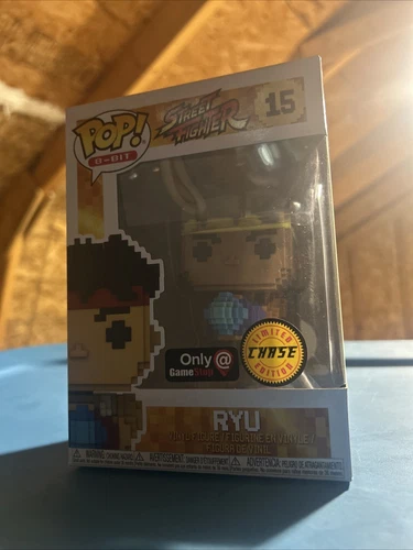 Funko Pop! 8-Bit: Street Fighter - Ryu  Chase!