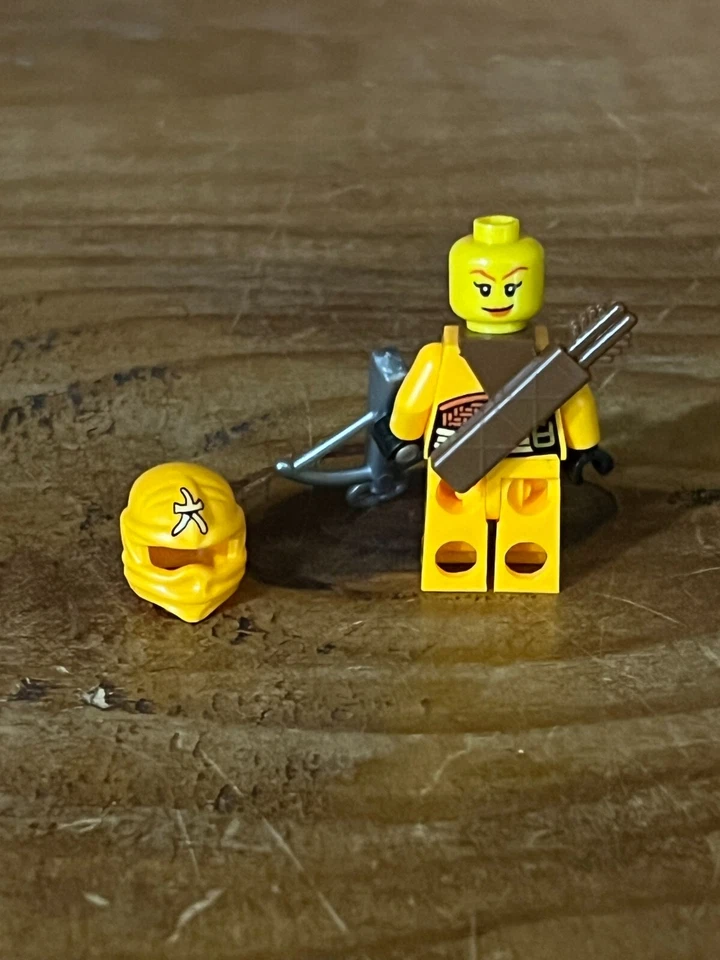 Lego Ninjago Skylor Minifigure yellow Ninja w/ 2 weapon from 70746 Retired - Image 2 of 3
