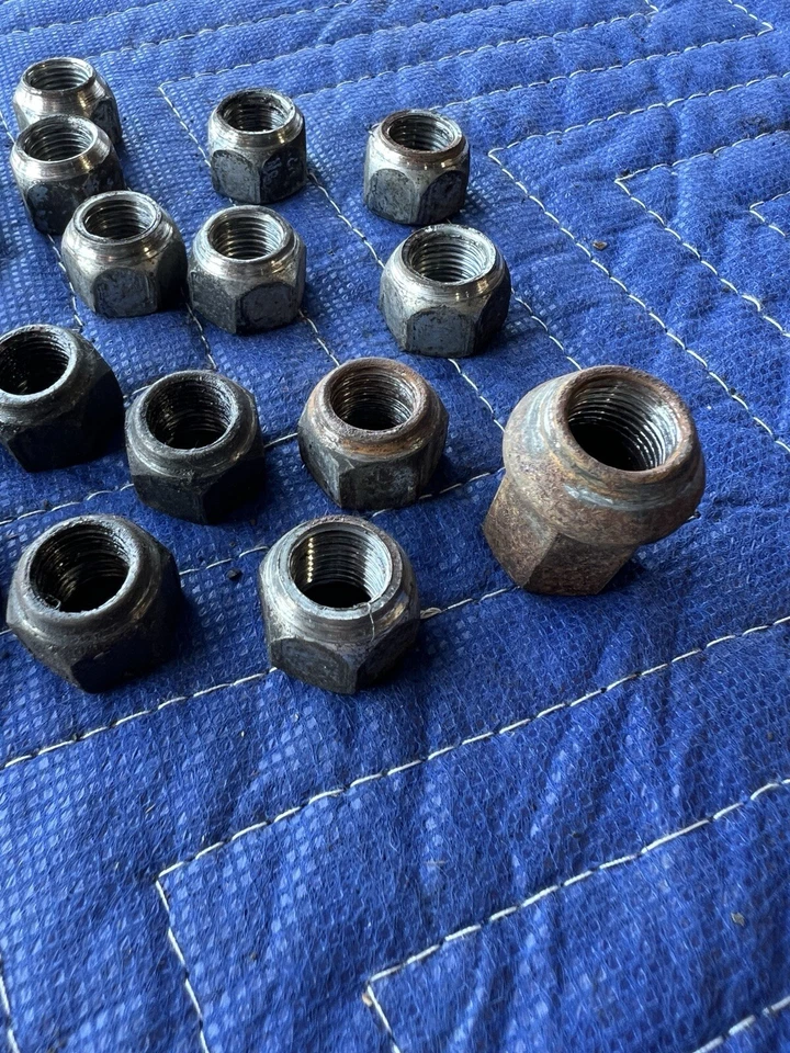 Комплект из 20 зажимных гаек 1986-1993 Volvo 240 244 245 от оригинального производителя No3658E - Изображение 3 из 4