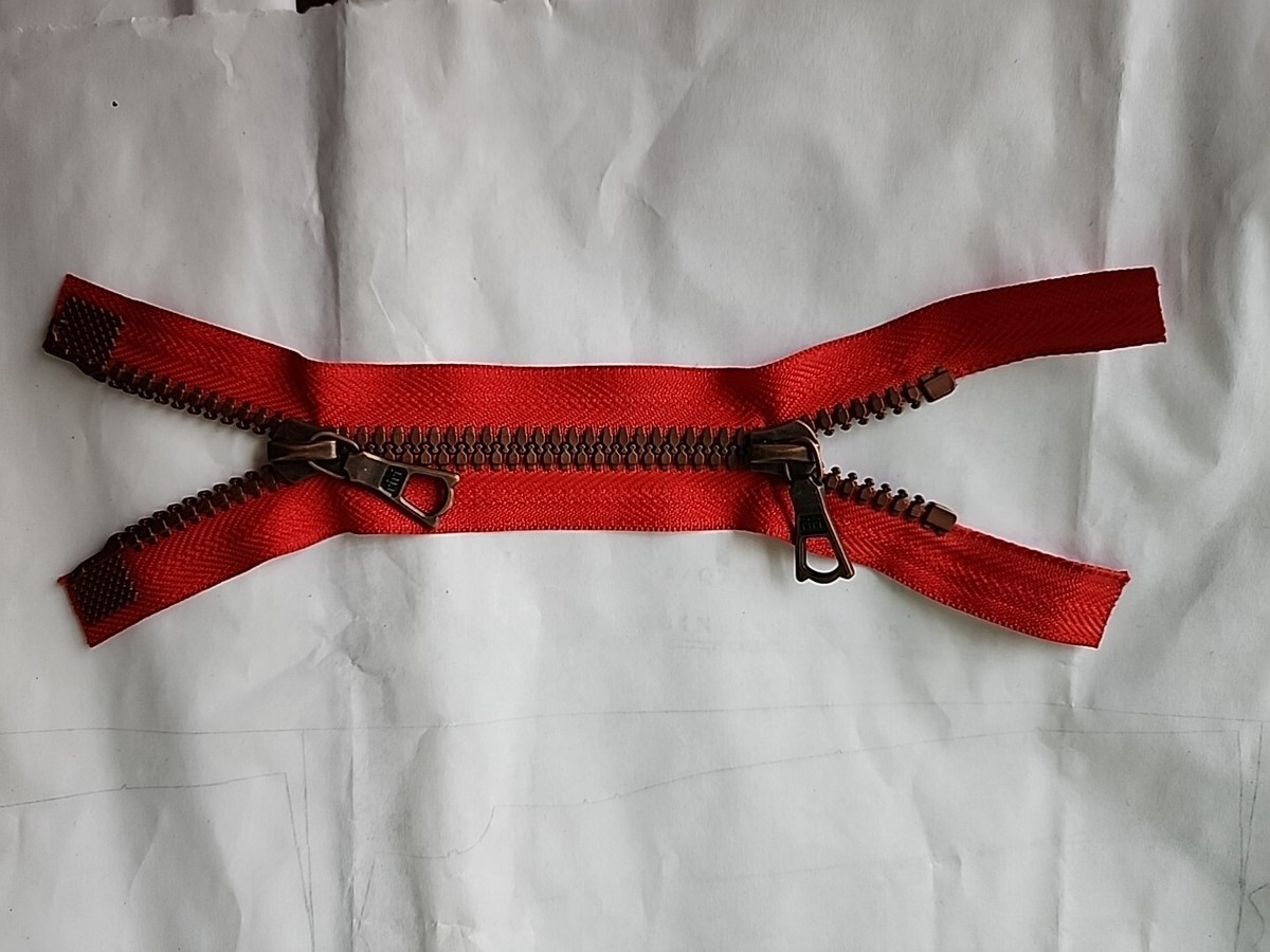 riri　7/24 Lot Of 2 Riri Red Zippers 7
