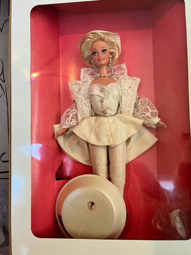 Klassische Mattel Uptown schicke Barbie-Puppe aus Leder & Spitzenlook
