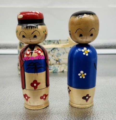 Vintage japanische Kokeshi Holz Puppen Paar handbemalt Kimono Blumenmotiv Box - Bild 2 von 14