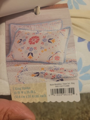 The Pioneer Woman Mazie Medallion Quilted King Size Pillow Shams 2 in a Pack - Picture 2 of 6