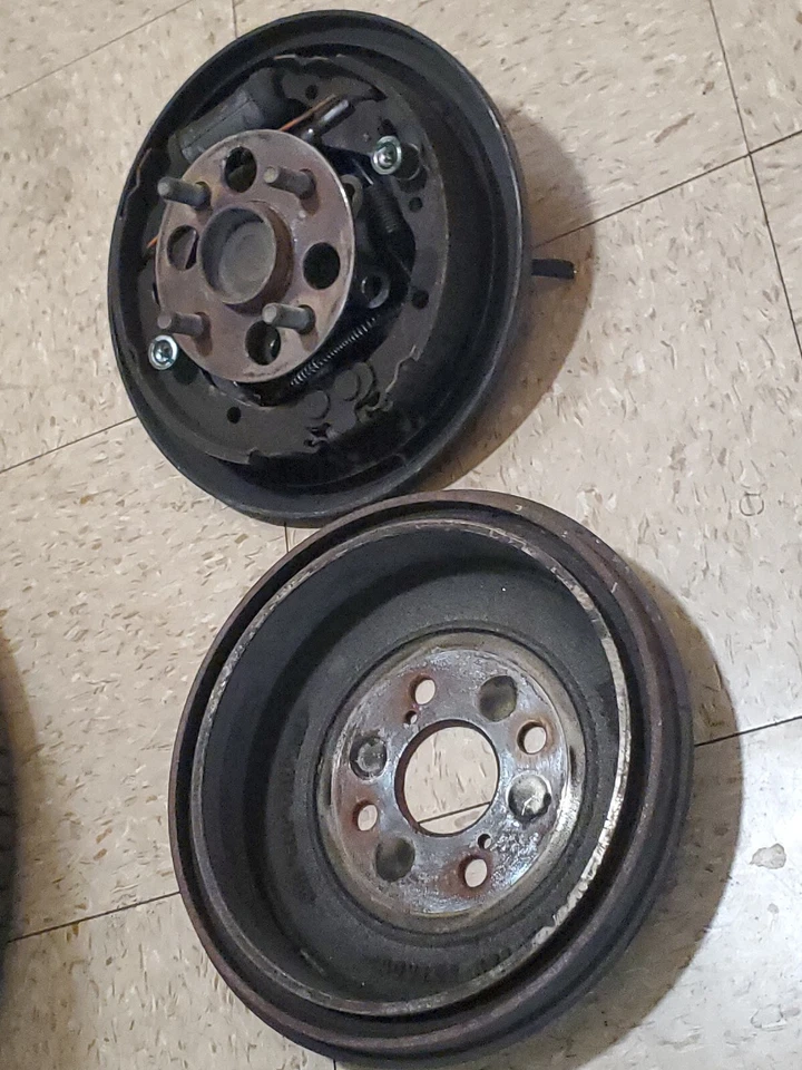 Conjunto de buje trasero derecho Toyota Prius C 2013 Foto 2 de 4