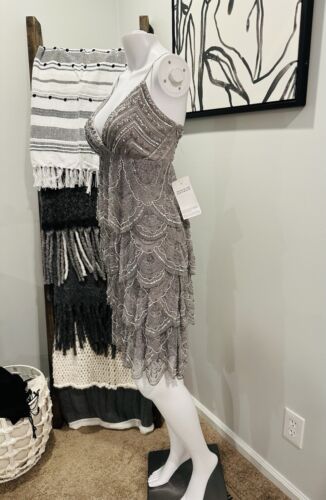 NUOVO abito Sue Wong Nocturne Gatsby grigio smerlato con perline flapper taglia 8 SETA $495 - Foto 2 di 13