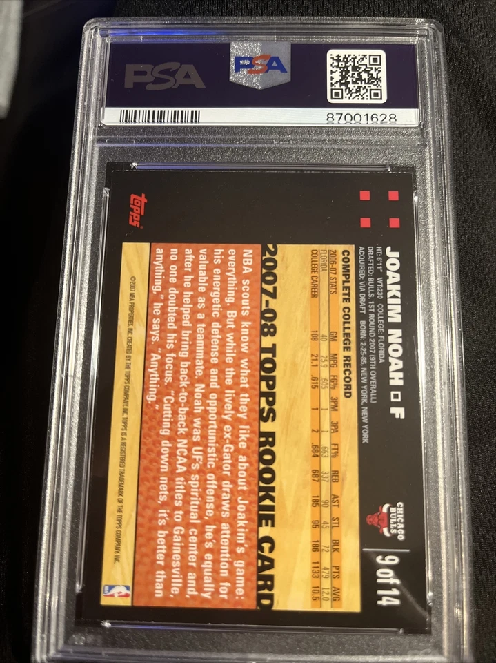 Tarjeta de novato Topps Joakim Noah White 2007 #9 de 14 PSA 8, POP 2 Foto 2 de 2