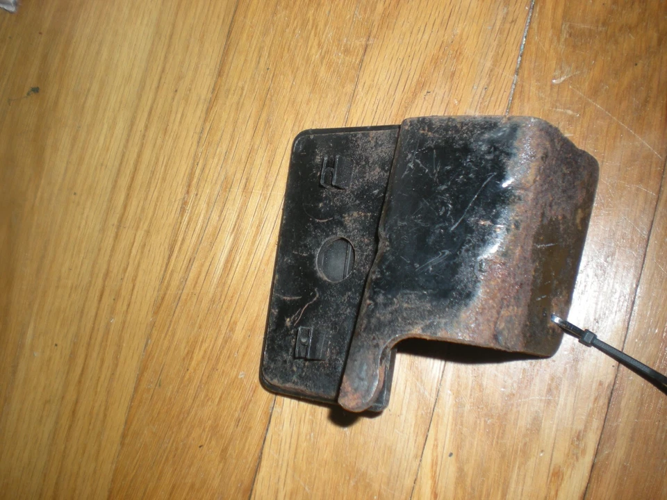 Reposapiés Ford Mustang 1987-1993 original usado Foto 2 de 2