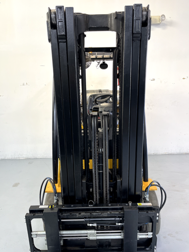 2020 Yale GLC080VX Forklift – 8000 lb – LPG – 3 Stage Mast – Shift/Positioner - Picture 4 of 10