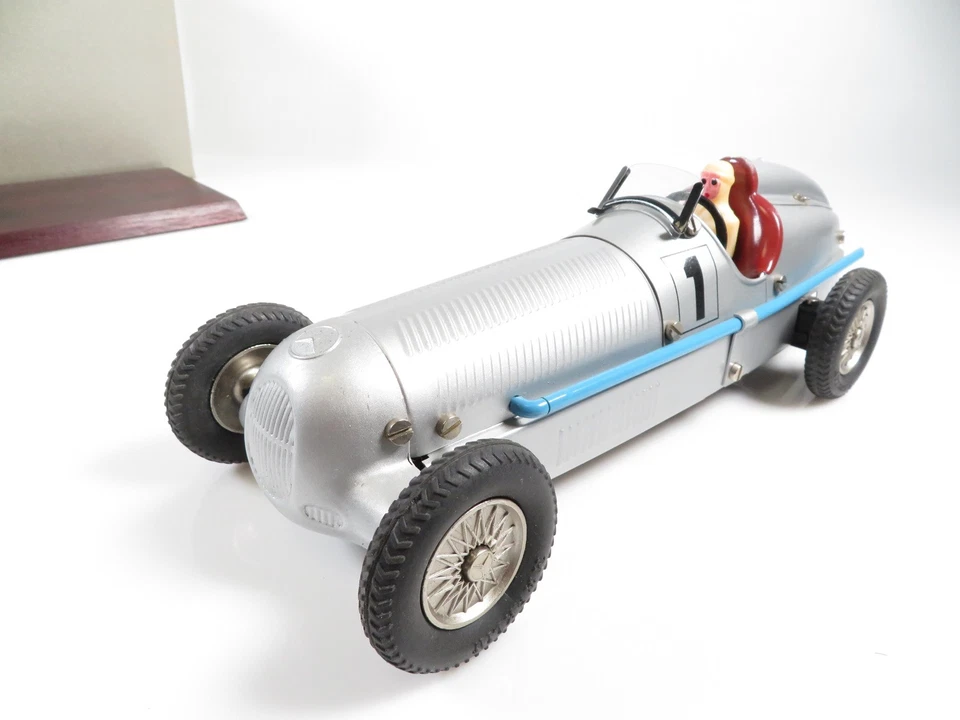 Märklin Mercedes Benz Silberpfeil mit Fahrer und Schlüssel 1:16 - Bild 2 von 4