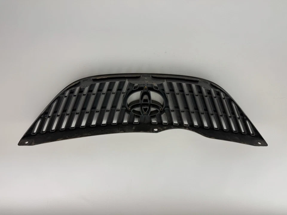 Rejilla delantera usada 53111AA070 para Toyota Solara 2004-2005. Foto 4 de 4