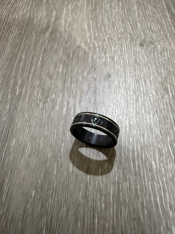 Banda delgada Gucci oro blanco 18K ICON corindón sintético Foto 2 de 3