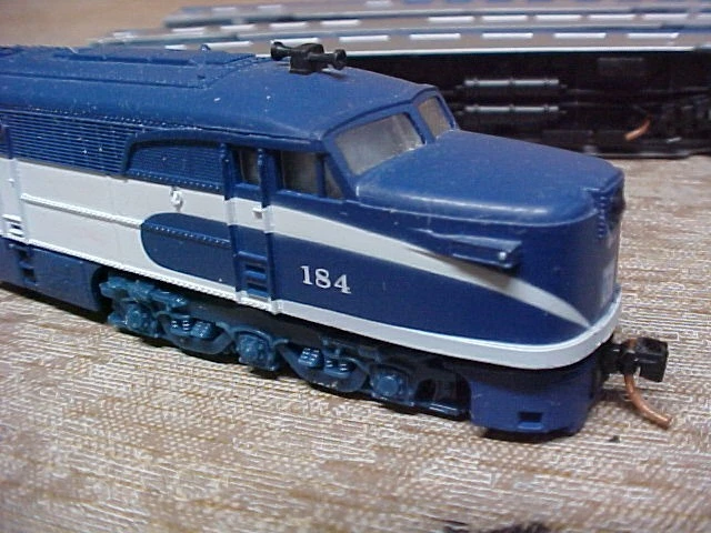 CON COR N GAUGE NICKEL PLATE ROAD Diesel #184 & PASSENGER CARS - Image 2 of 4