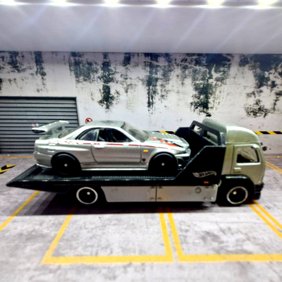 Hot Wheels 2019 Team Transport - Nissan Skyline GTR BNR34 & Aero