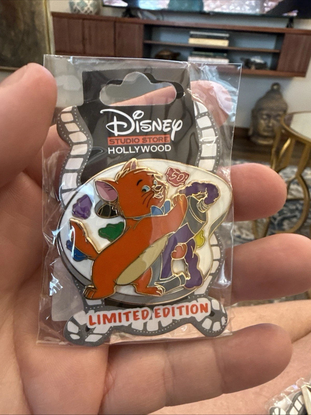 DSSH Aristocats 50th Anniversary Series Toulouse Painting Pin LE 400