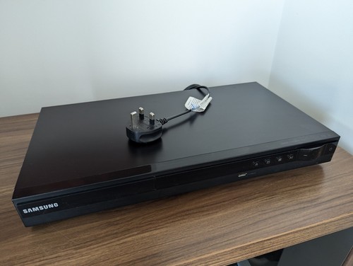 Samsung HT-E350 DVD 5.1 Heimkino Surround Sound System NUR PLAYER - ohne Fernbedienung
