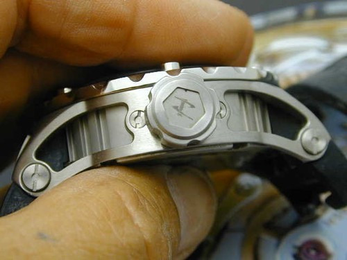 INVICTA 62X52 MM SUBAQUA BEST UNDER PRESSURE GMT RUNS GREAT MD # 16821 - Picture 7 of 8