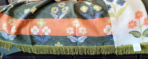 Docofil "To Have and To Hold" Oversize Reversible Throw Flowers w/Green Fringe - Picture 3 of 11