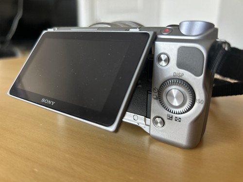 Sony Alpha NEX-5R 16.1MP Digital Camera & 2 Lenses, 2 SanDisks, 2 Batteries +Bag - Picture 5 of 19