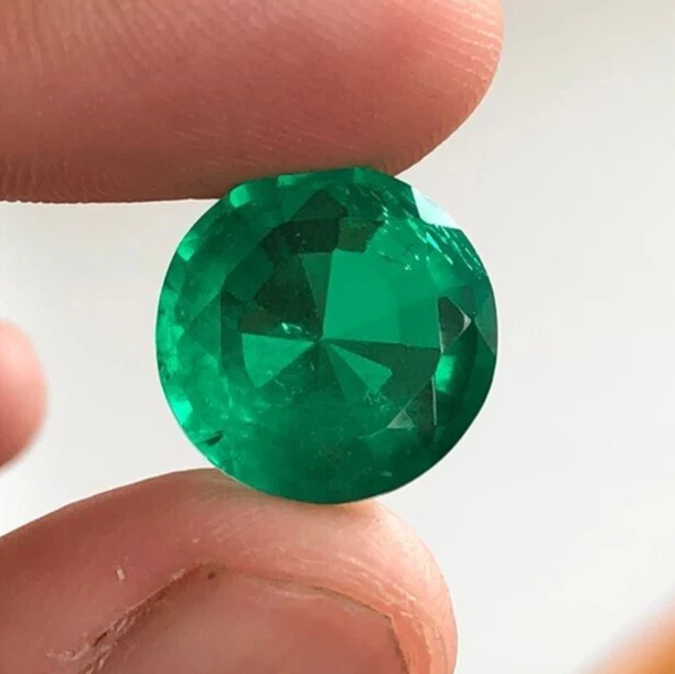 10.50 Cts Green Emerald , Top Quality Faceted Doublet Gemstone - Image 4 of 4