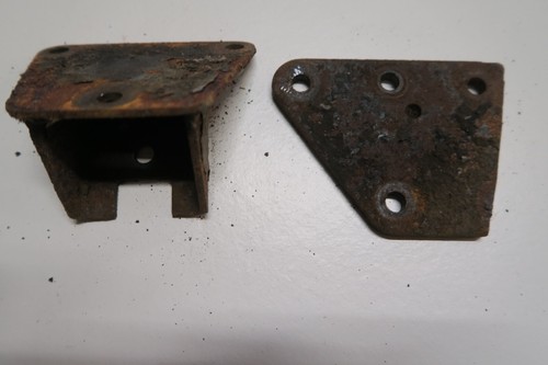 Pair FRONT ENGINE MOUNTING brackets BEDFORD CF SERIES 2.3 petrol slant 4 camper - Picture 2 of 3
