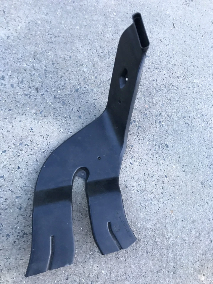 Conducto calefactor lado conductor izquierdo bmw e30 - 64 22 1 913 815 325e 325i 325ic Foto 2 de 4