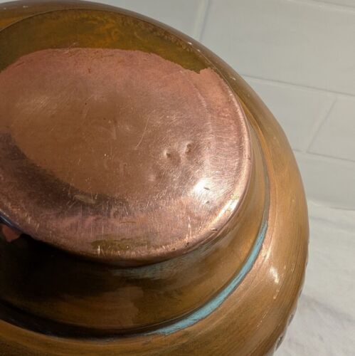 Vaso trofeo rame vintage fatto a mano ornato patina ammaccata 11" goffrato grande - Foto 12 di 17